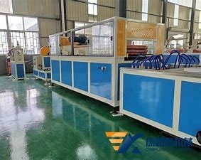 좋은 가격 SGS 자동 목재 플라스틱 복합 압출 기계 온라인으로