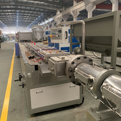 Good price 80kg/H 1200mm 목제 플라스틱 WPC 널 생산 라인 원뿔 쌍둥이 나사 온라인으로