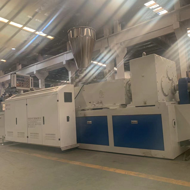 150kg/H 37kw 가구 Wpc 밀어남 기계 65mm 나사 2
