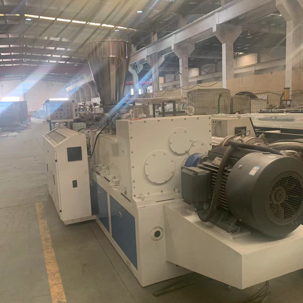 150kg/H 37kw 가구 Wpc 밀어남 기계 65mm 나사 1