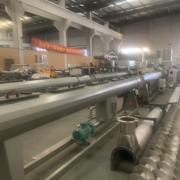 ABB 변환장치를 가진 완전히 자동적인 PE 100kg/H 플라스틱 관 기계 2