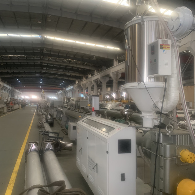 ABB 변환장치를 가진 완전히 자동적인 PE 100kg/H 플라스틱 관 기계 1