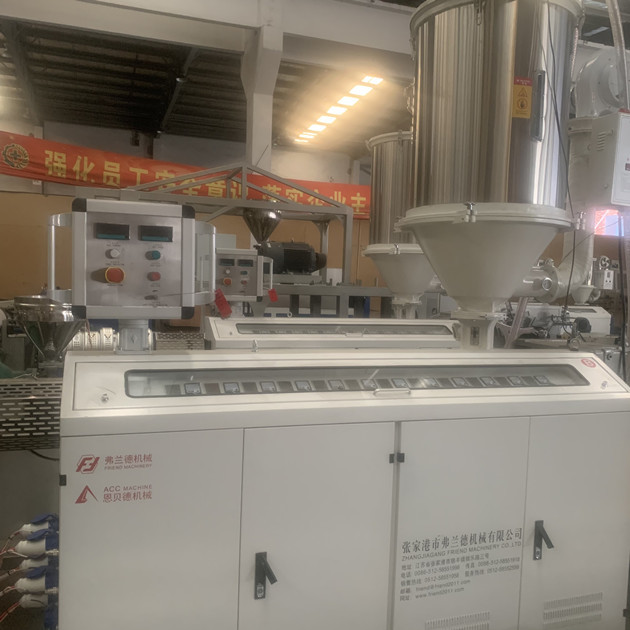 ABB 변환장치를 가진 완전히 자동적인 PE 100kg/H 플라스틱 관 기계 0