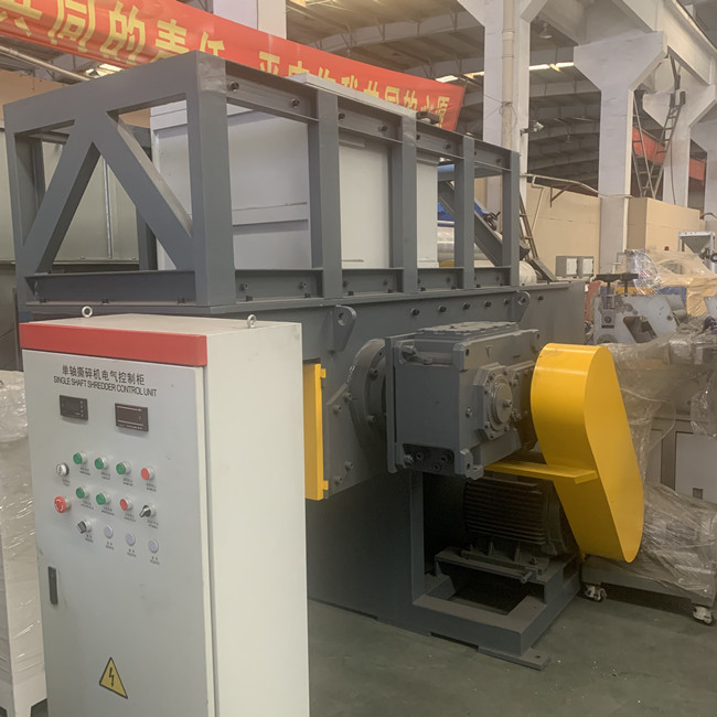 2000kg/H 두 배 갱구 슈레더 플라스틱 재생 쇄석기 PLC 통제 1