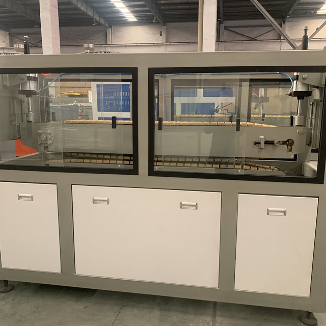 PLC 630mm PPR 폴리에틸렌 파이프 생산 라인 진공 성형 4