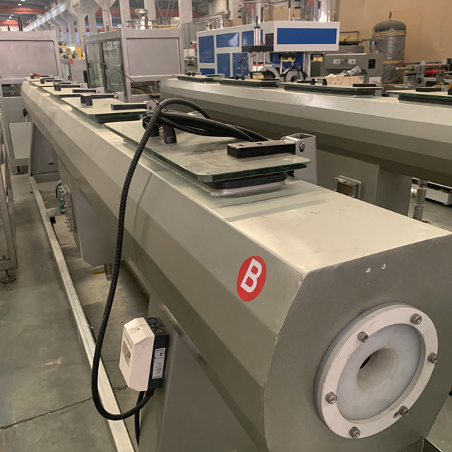 PLC 630mm PPR 폴리에틸렌 파이프 생산 라인 진공 성형 3