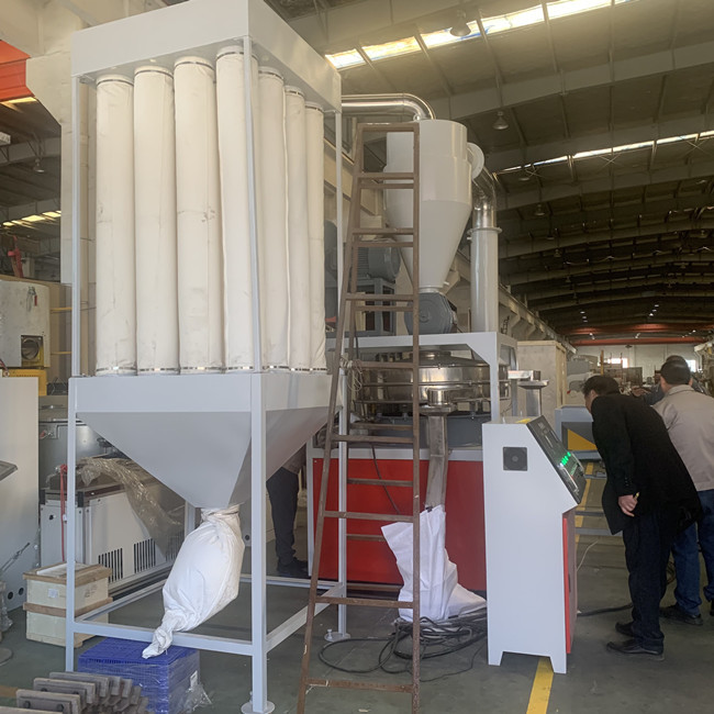PP PVC PE 산업적 분쇄기 기계 300 kg/H고 출력 4
